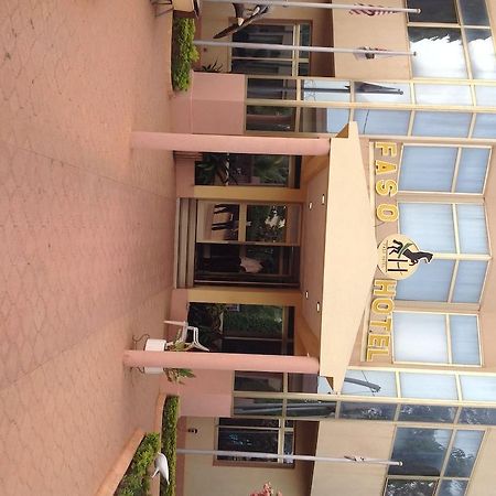 Faso Hotel วากาดูกู ภายนอก รูปภาพ