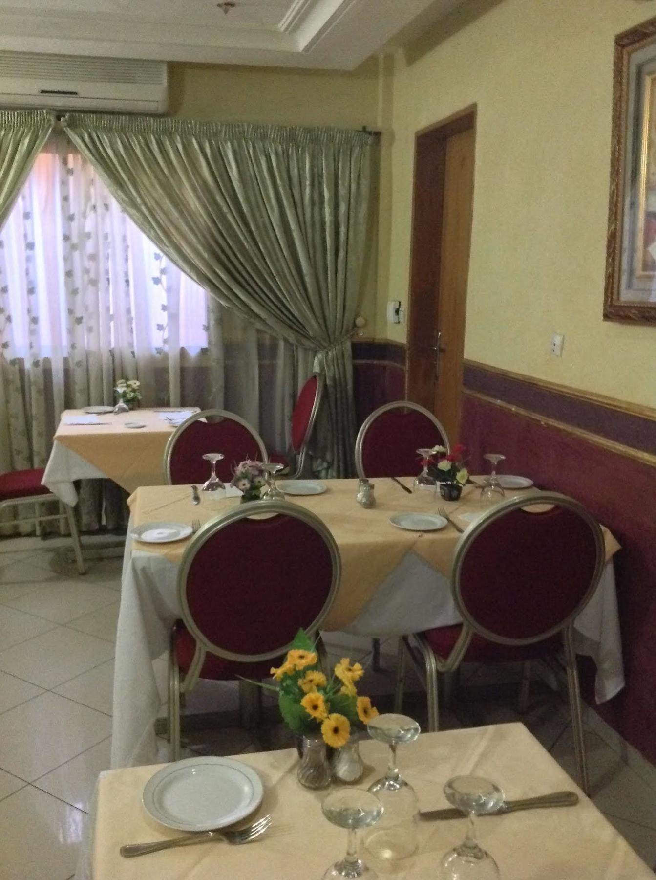 Faso Hotel วากาดูกู ภายนอก รูปภาพ