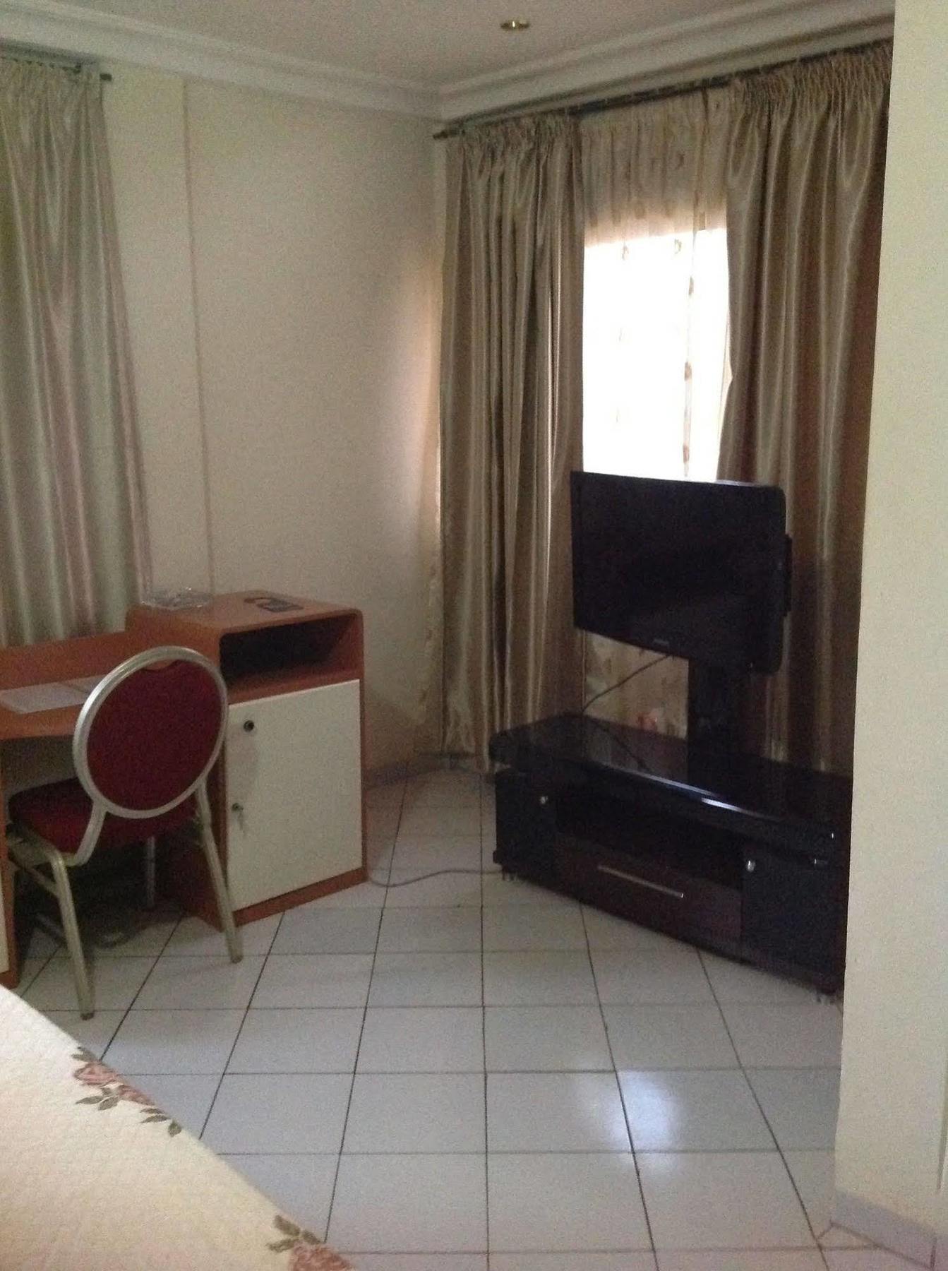Faso Hotel วากาดูกู ภายนอก รูปภาพ