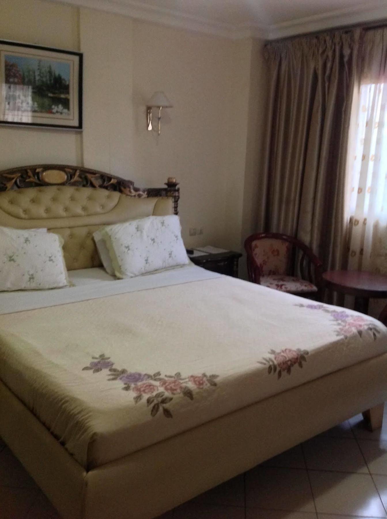 Faso Hotel วากาดูกู ภายนอก รูปภาพ